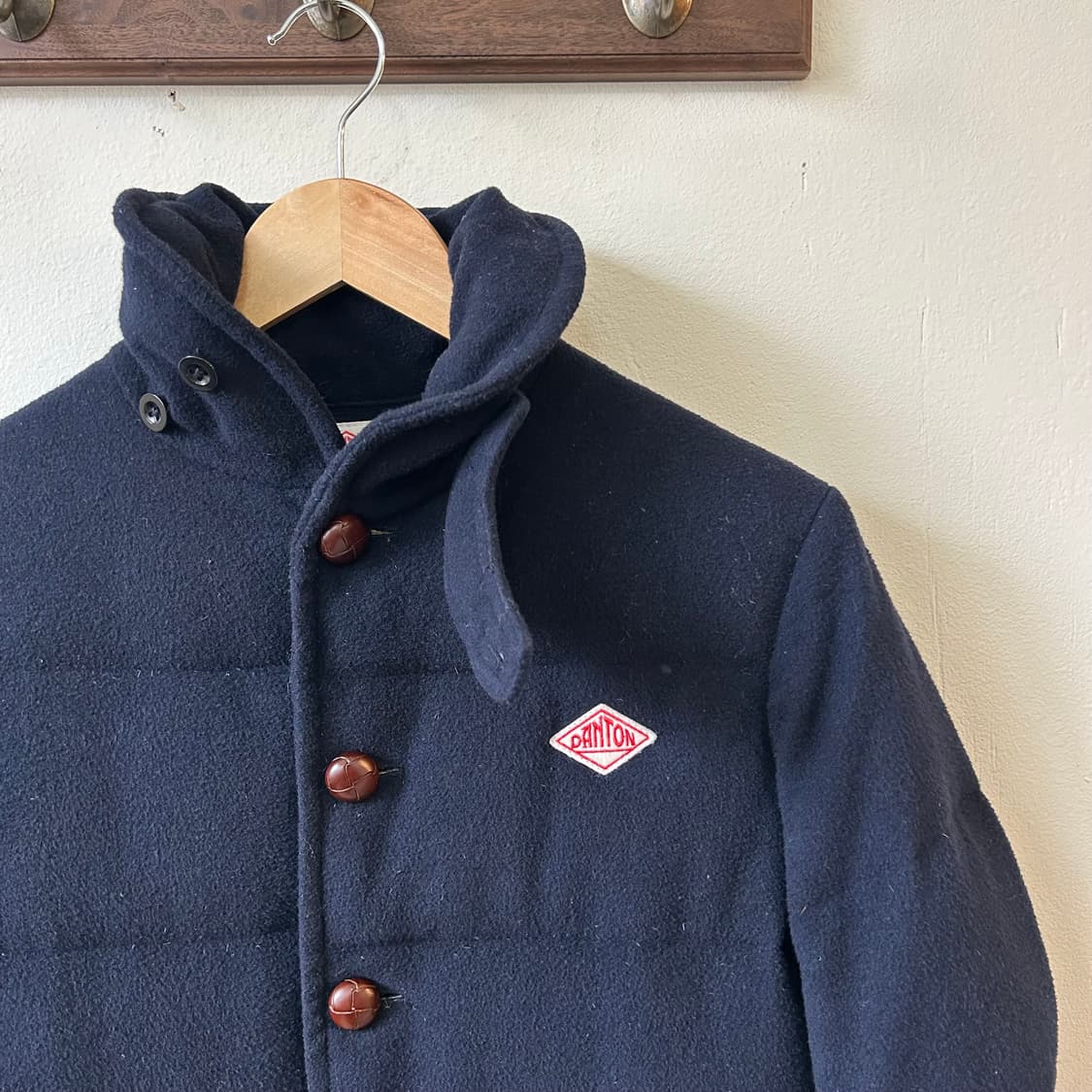 단톤 x 빔즈 다운 패딩 상품이미지4