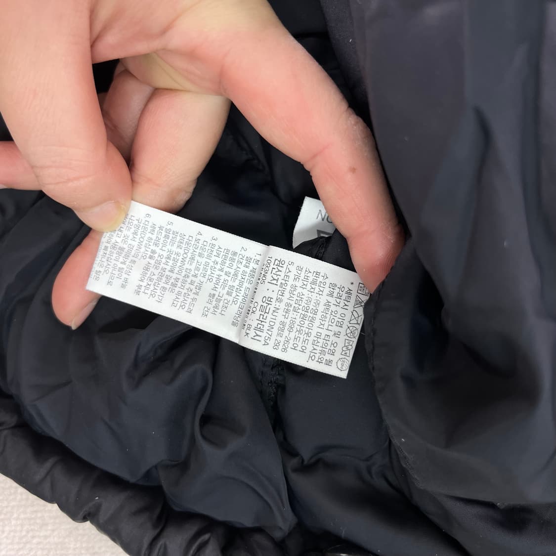 100 노스페이스 1996 에코 눕시 블랙 패딩 상품이미지5