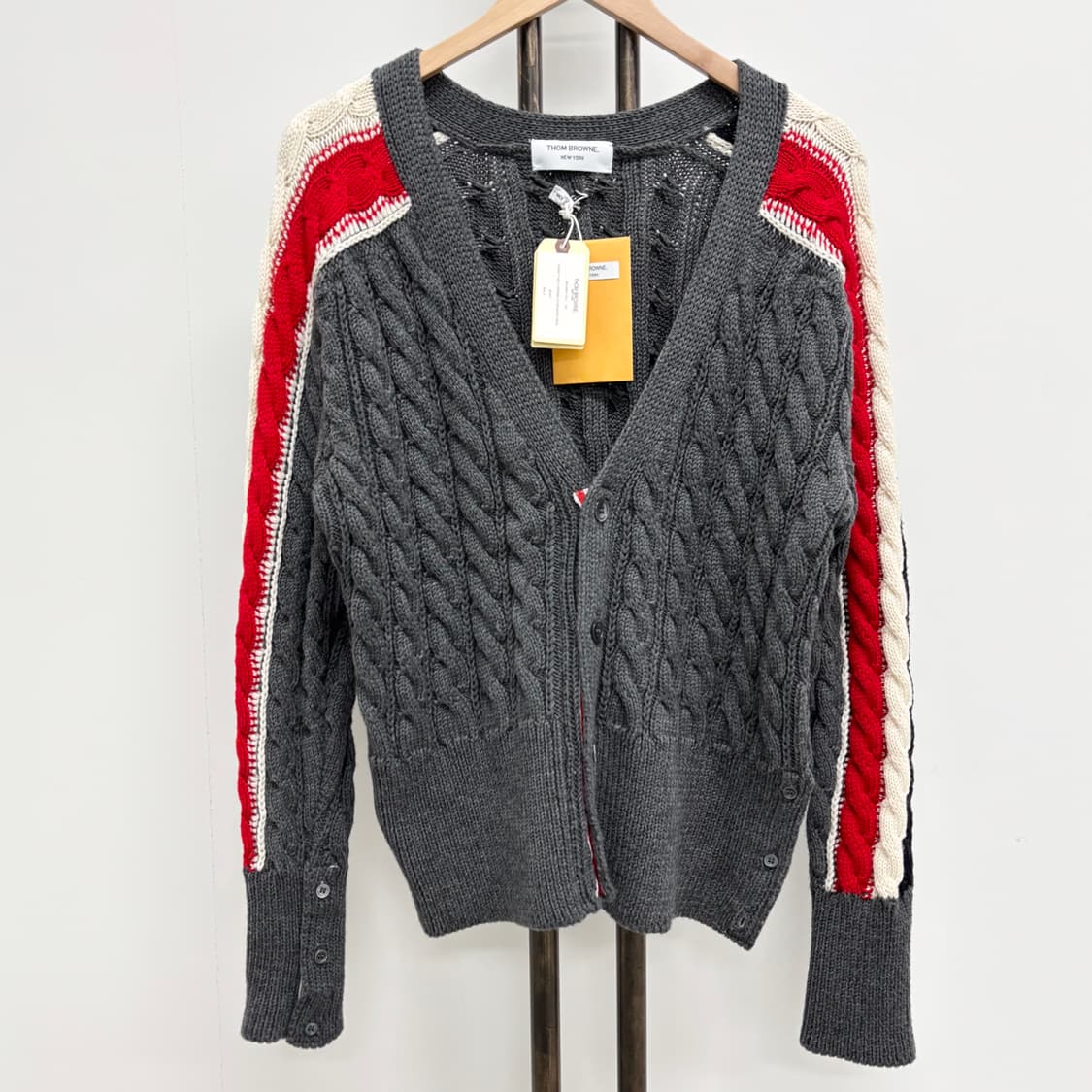 [3]톰브라운 스트라이프 케이블 가디건 상품이미지1