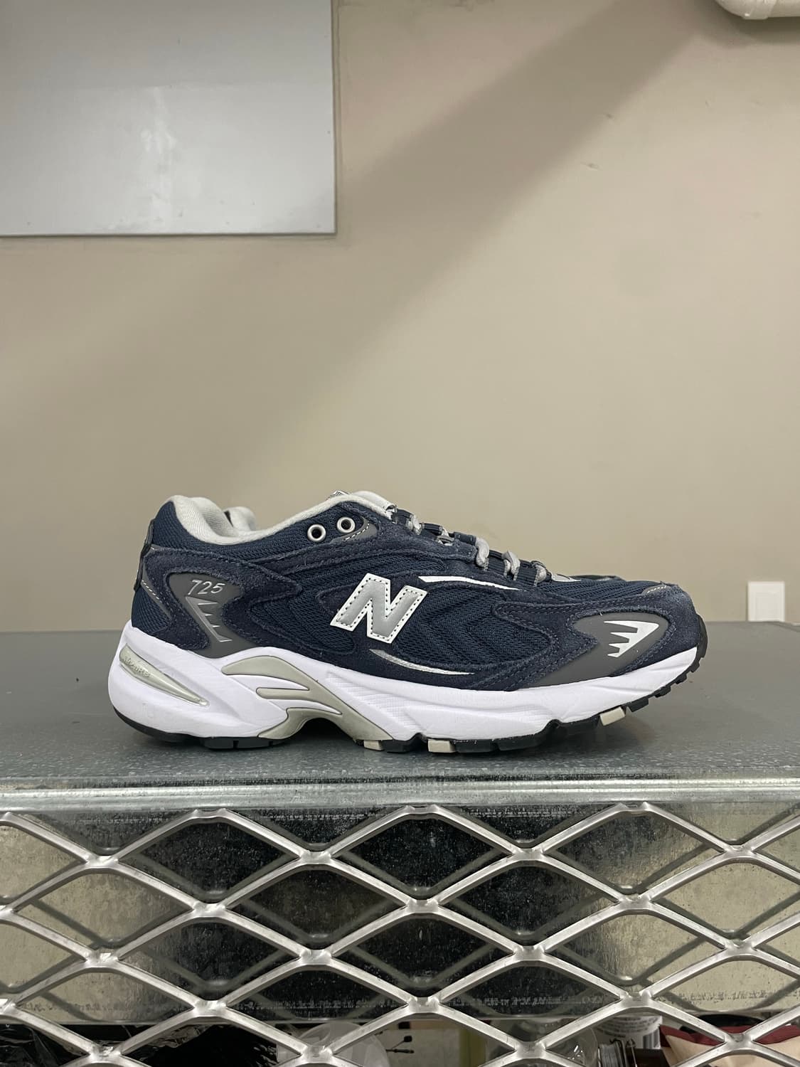 뉴발란스 725 블랙 240 상품이미지4