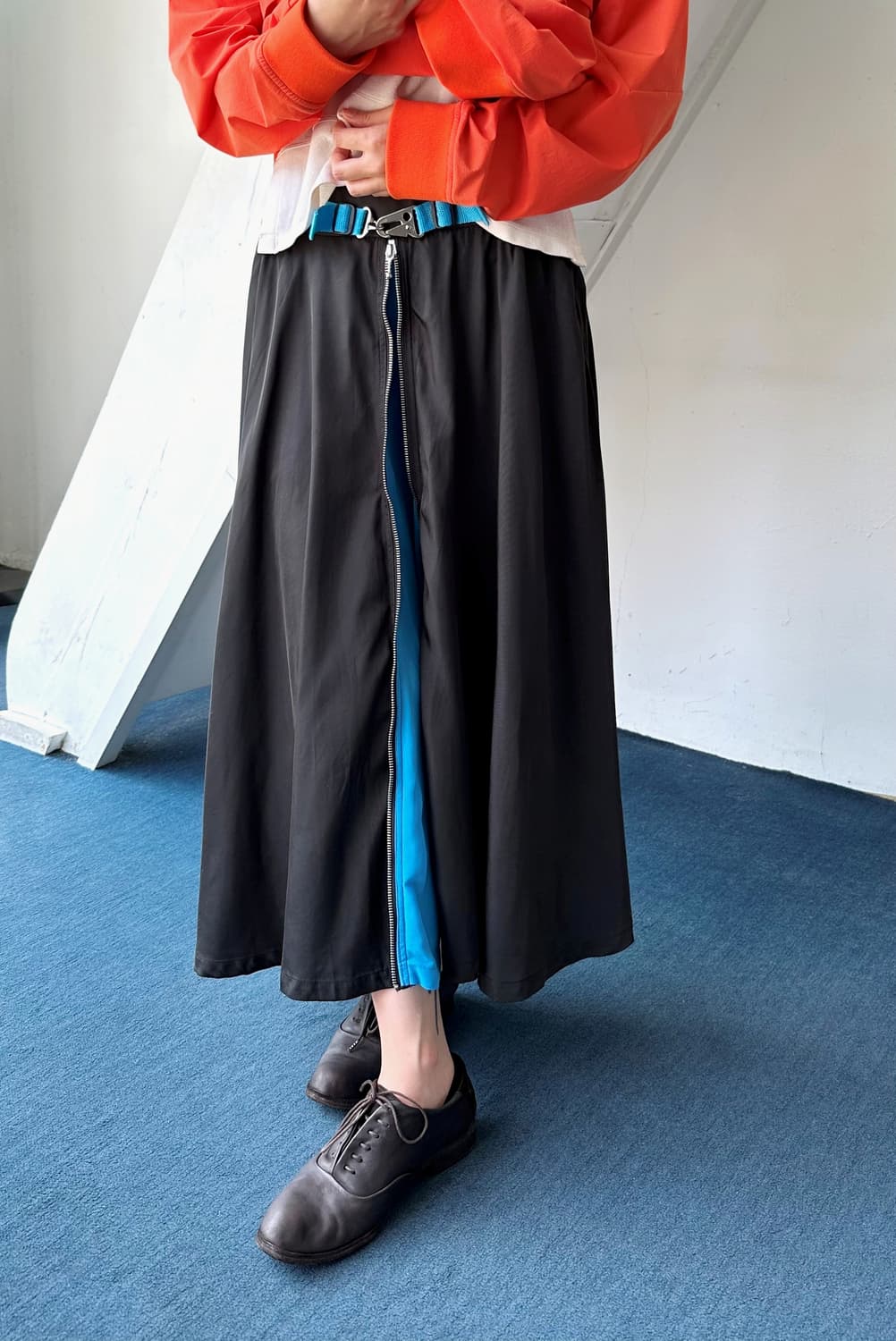 Silky fabric front zip design skirt 상품이미지9