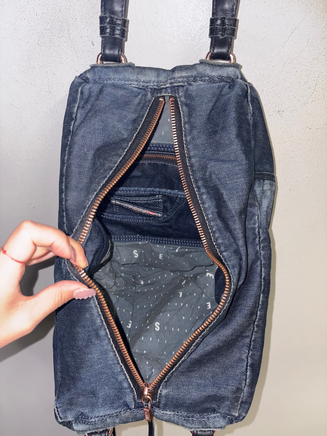 DIESEL denim x leather weave shoulder ba 상품이미지10