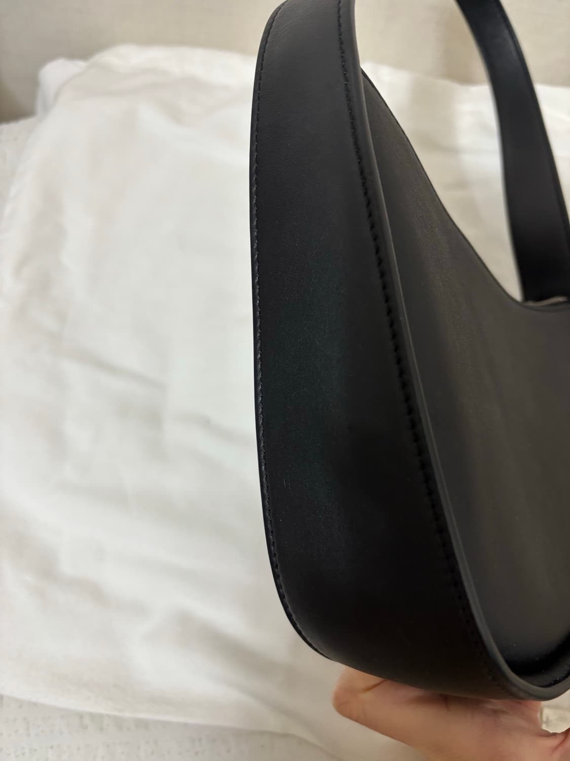 The row 더로우 하프문 하프문백 블랙 상품이미지5