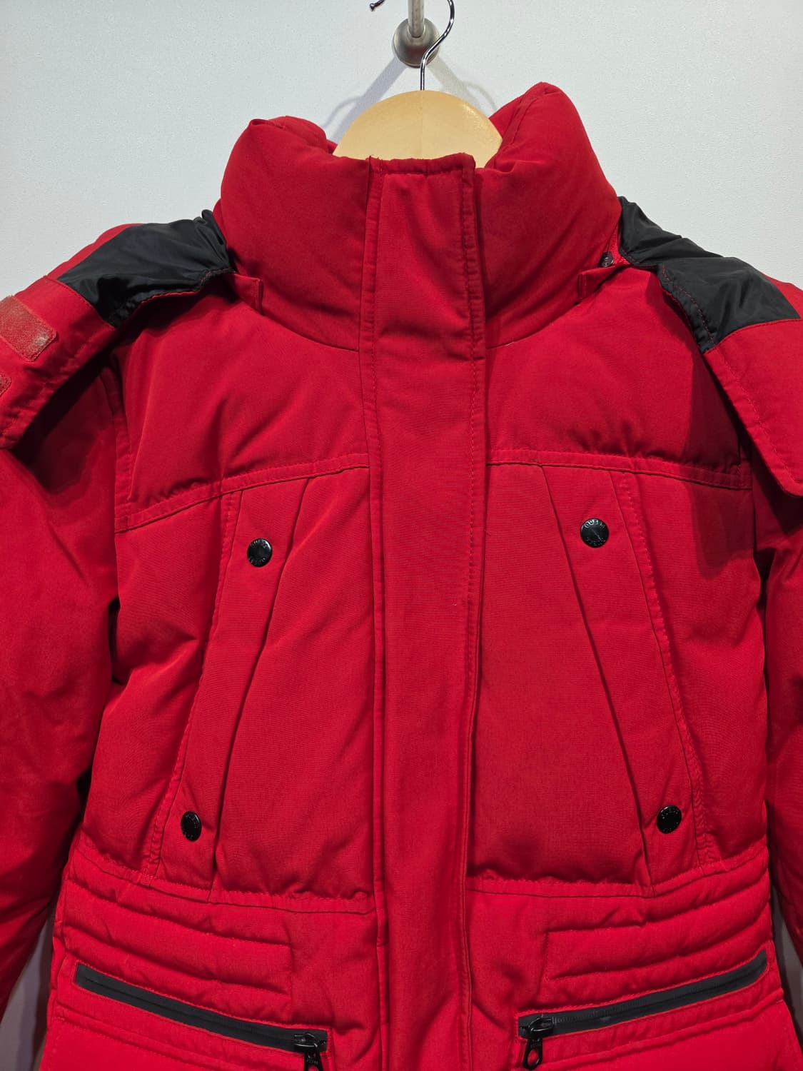 GUESS 게스 여성 레드 오리털 다운 점퍼 상품이미지3