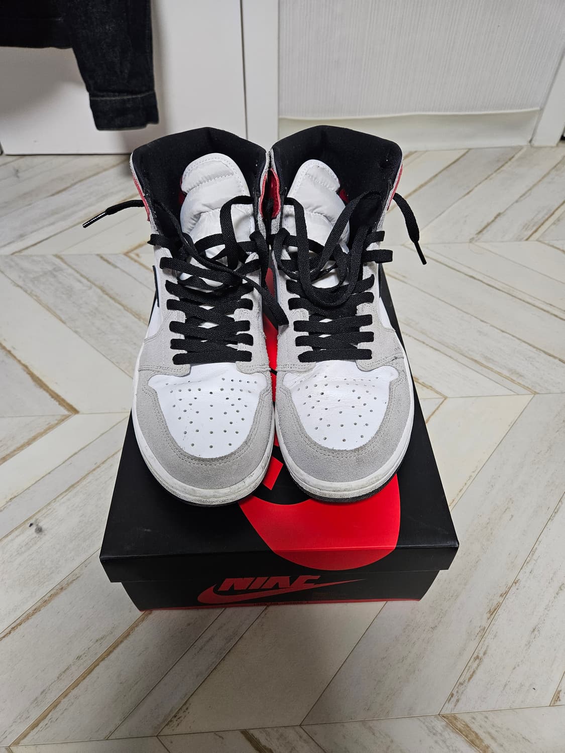 조던 1 레트로 하이 OG 라이트 스모크 그레이 300 상품이미지2