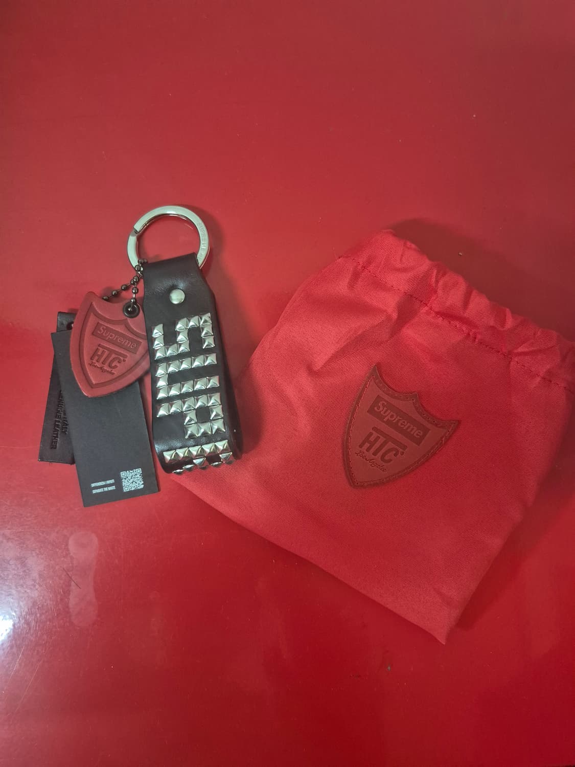 슈프림 x 할리우드 트레이딩 컴퍼니 스터드 키체인 블랙 - 23SS 상품이미지3