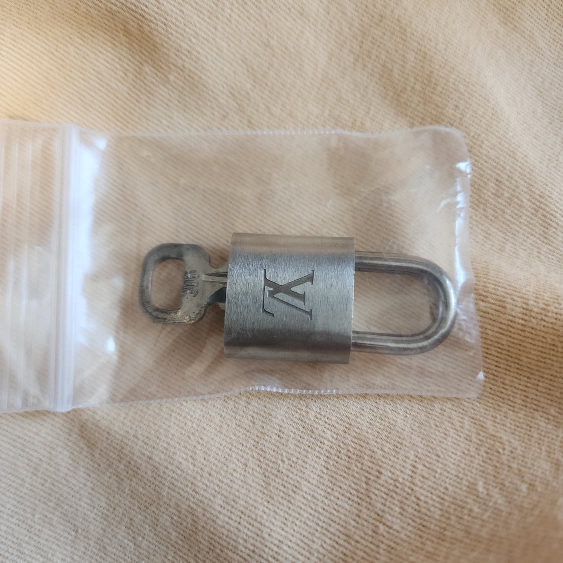 상태최상 루이비통 타이가 리포터 PM 크로스백 숄더백 알드워즈 블랙 상품이미지10