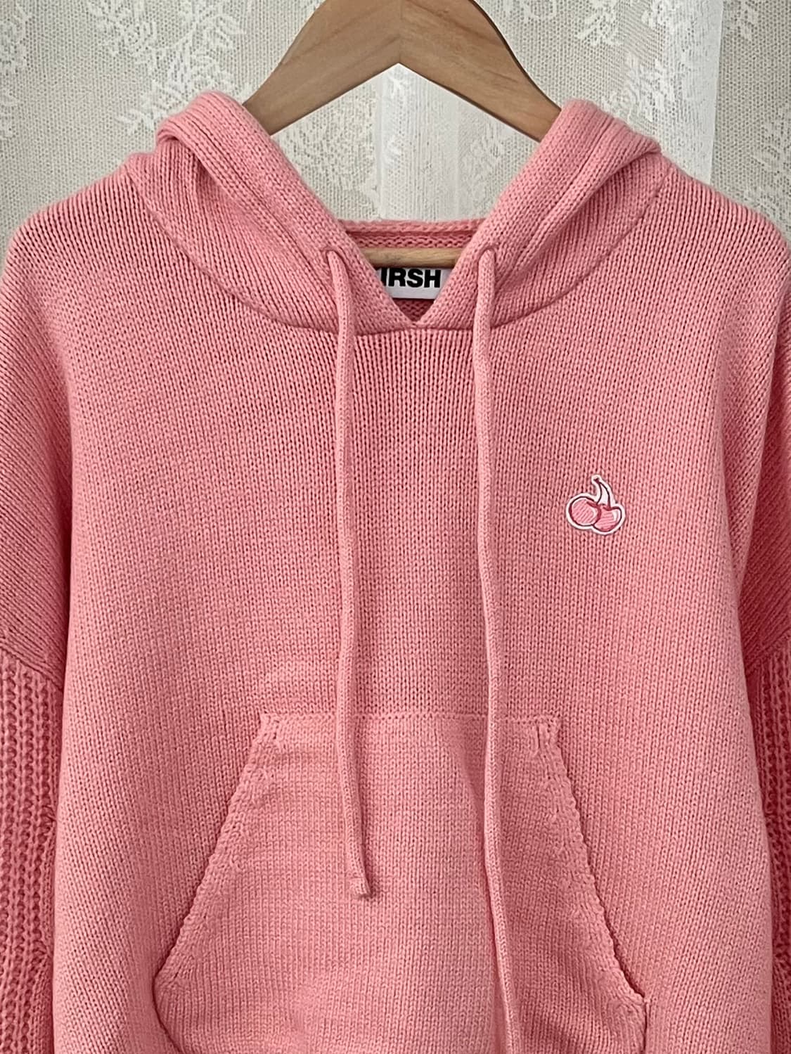 1) 키르시 스몰 체리 니트 숏 후드 핑크 상품이미지3