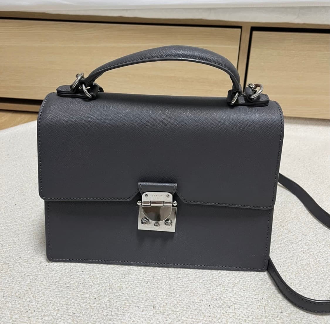 러브캣 크로스백 정품 그레이(보증서 O) 상품이미지1