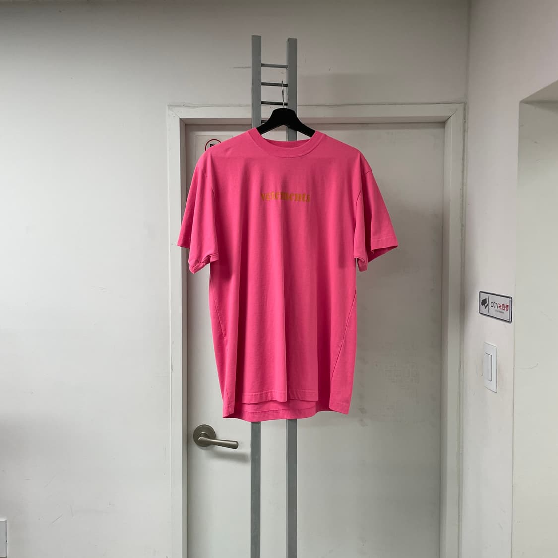 베트멍 반팔 티셔츠 핑크 - 상품이미지1