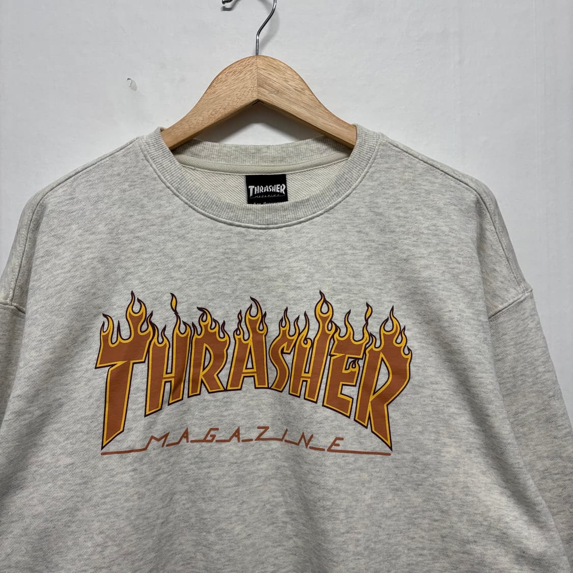 트레셔 플레임로고 맨투맨 상품이미지2