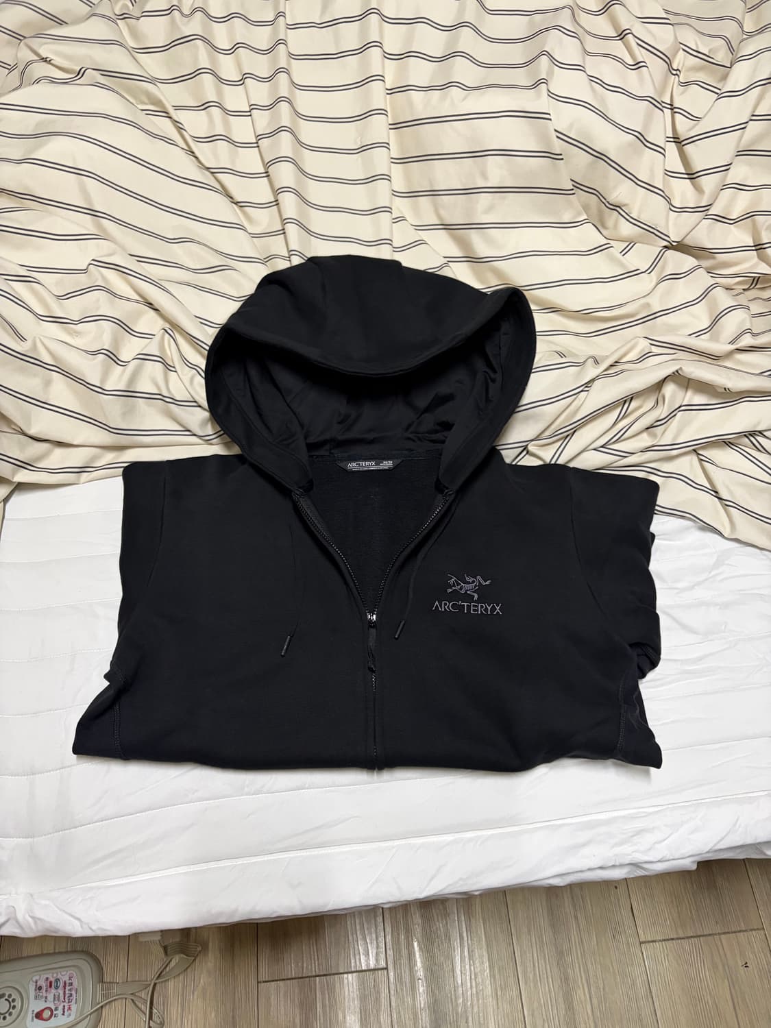 25FW 아크테릭스 앰블렘 후드집업 블랙 XS 상품이미지3