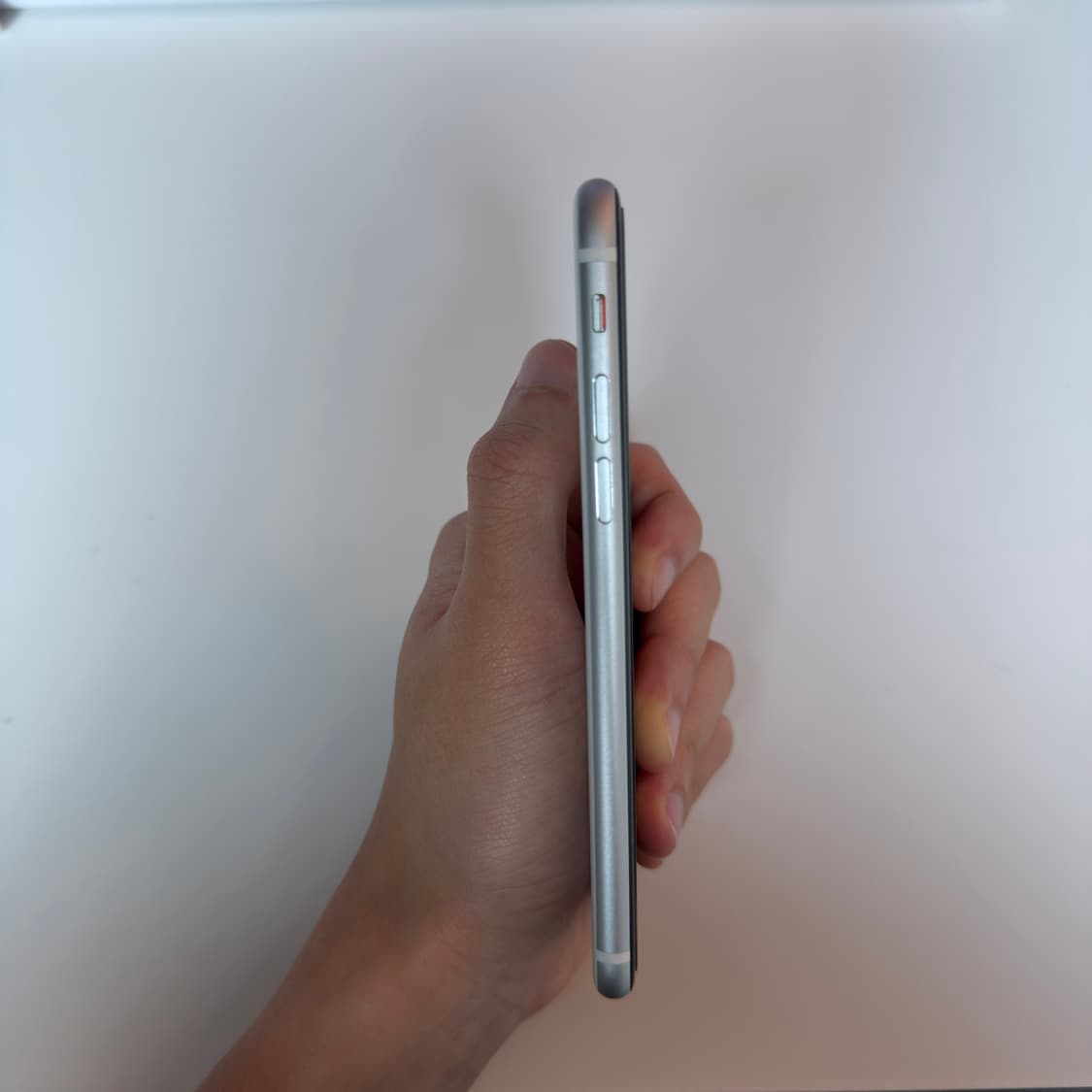 아이폰 se2 256g 화이트+정품 가죽 케이스 상품이미지2