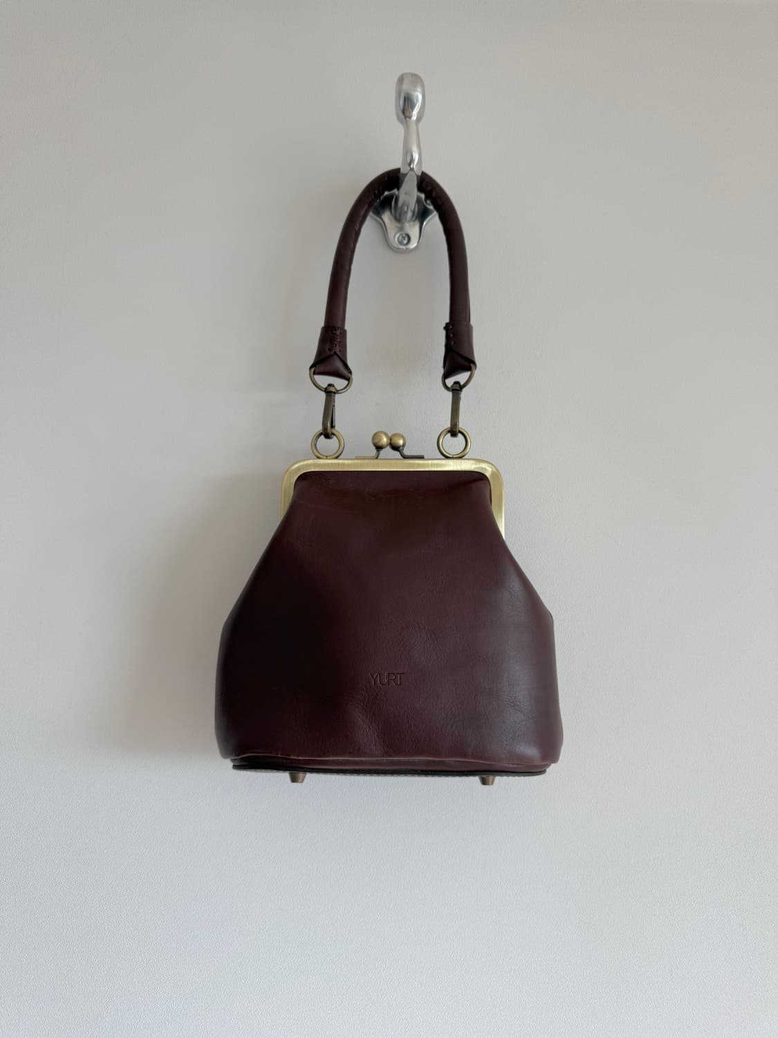 유르트(YURT) 레더 프레임백(크로스스트랩 포함) 상품이미지1