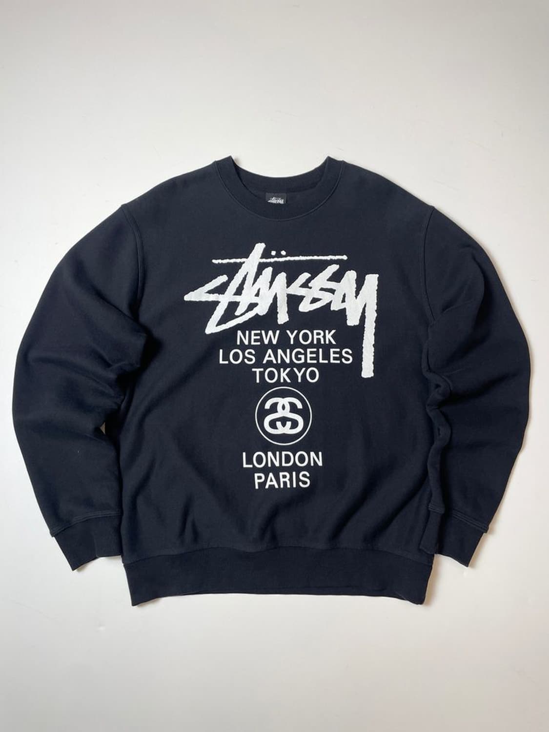 스투시 월드 투어 크루넥 코튼 맨투맨 PN9447 상품이미지1