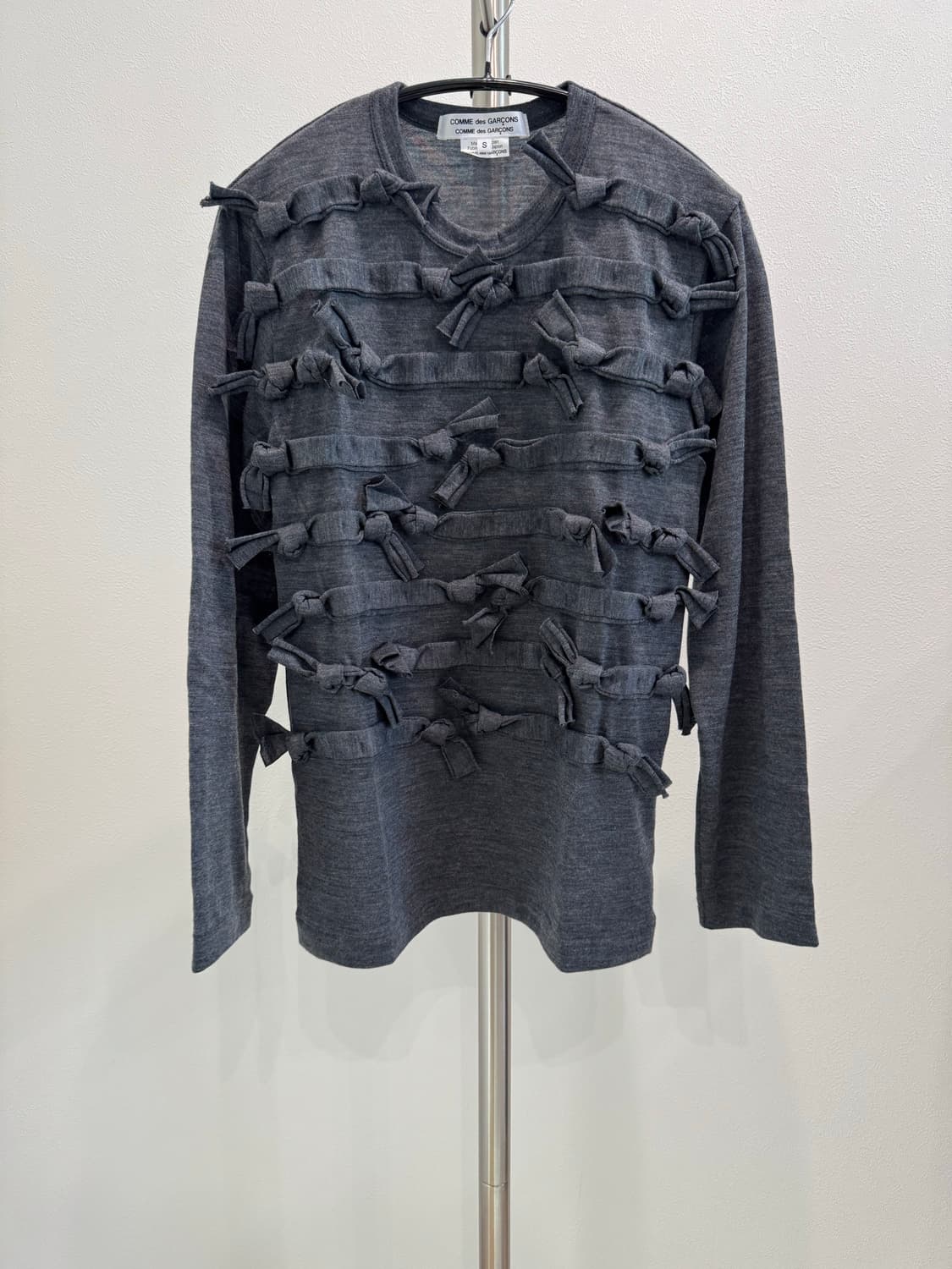 꼼데가르송 꼼꼼 25aw 리본 그레이 니트 상품이미지1