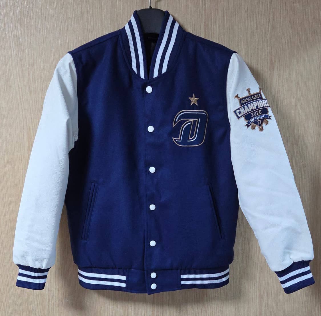 (착샷) NC다이노스 2020 한국시리즈 우승 바시티 자켓 상품이미지1