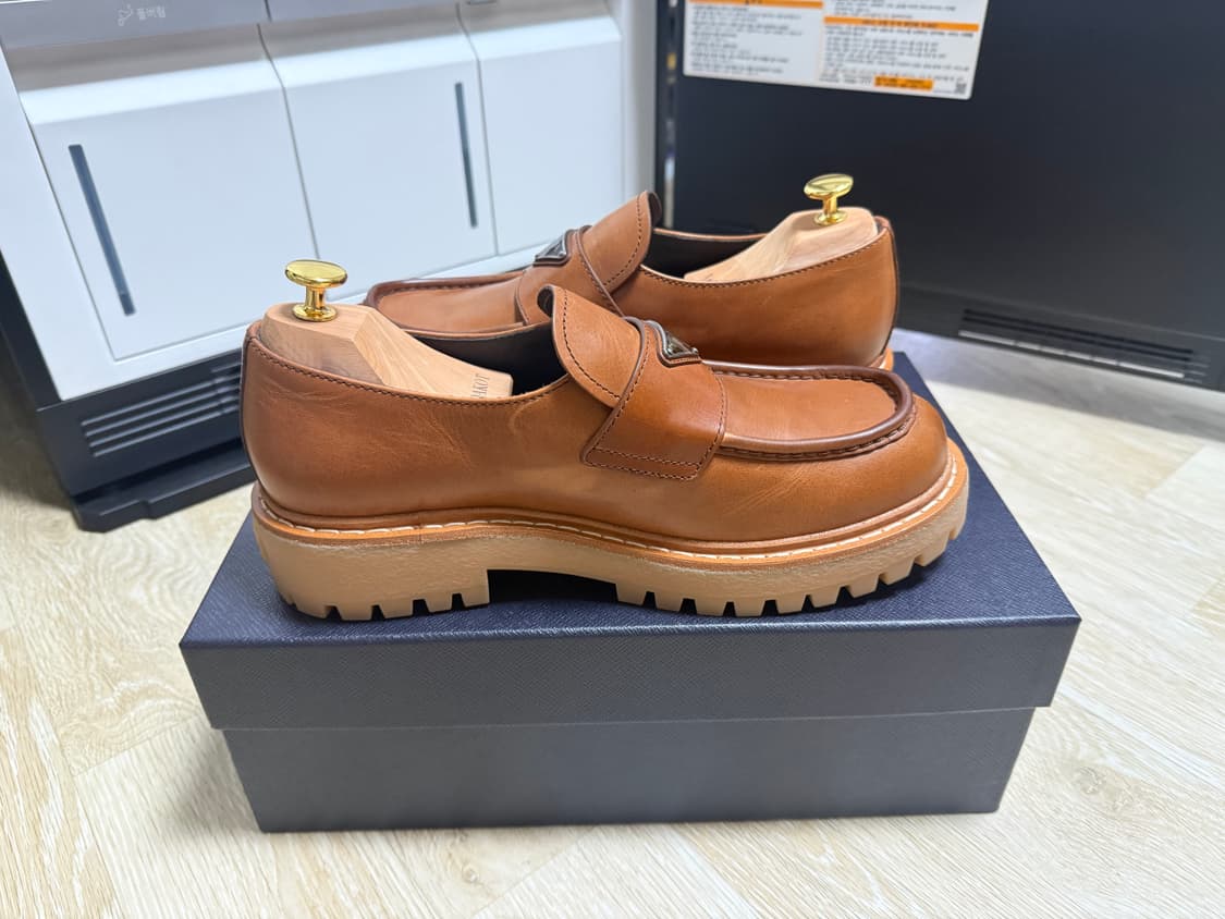 프라다 브라운 레더 로퍼 슈즈 9사이즈 새상품 상품이미지6