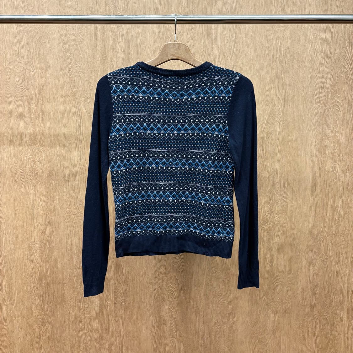 버버리 블루 라벨 라운드넥 니트 자카드 패턴 골드 버튼 디테일 네이비 상품이미지3