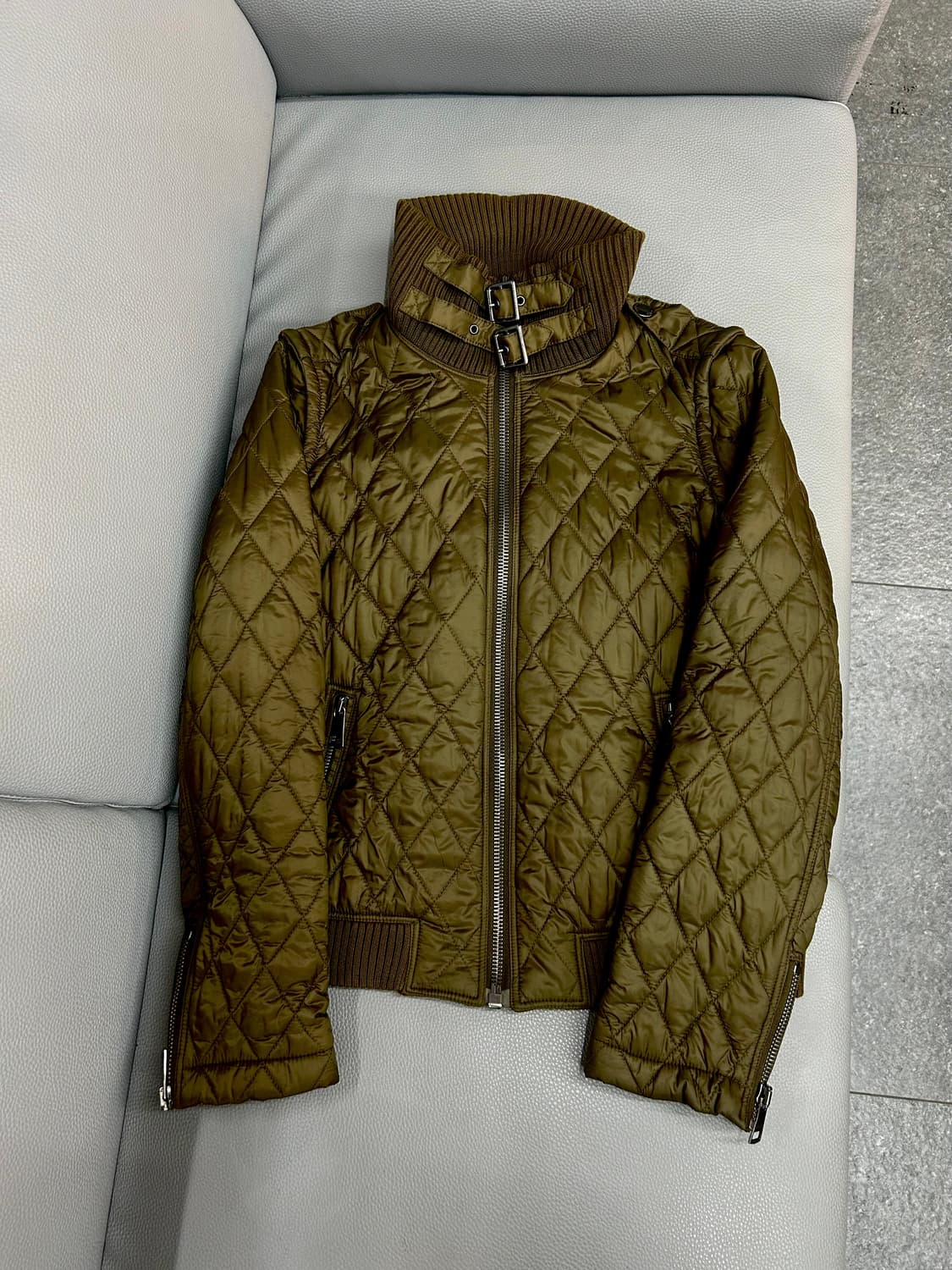버버리 퀼팅 올리브카키 자켓(S) 상품이미지4