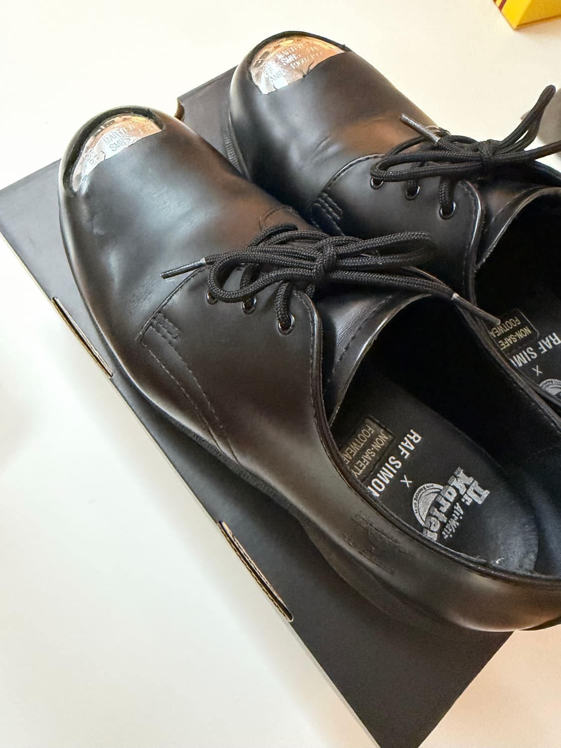 라프시몬스 닥터마틴 스틸토 280 상품이미지4