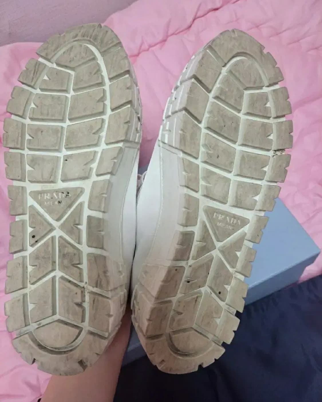 정품)급처상태좋음!프라다 삼각로고더블휠 개버딘 리나일론스니커즈키높이운동화 상품이미지9