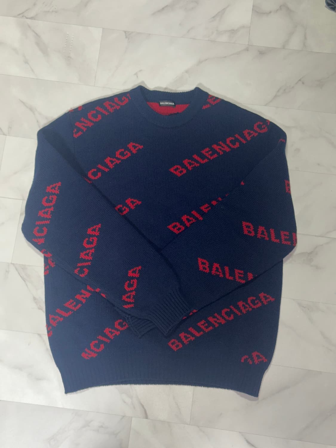 발렌시아가 니트 상품이미지1