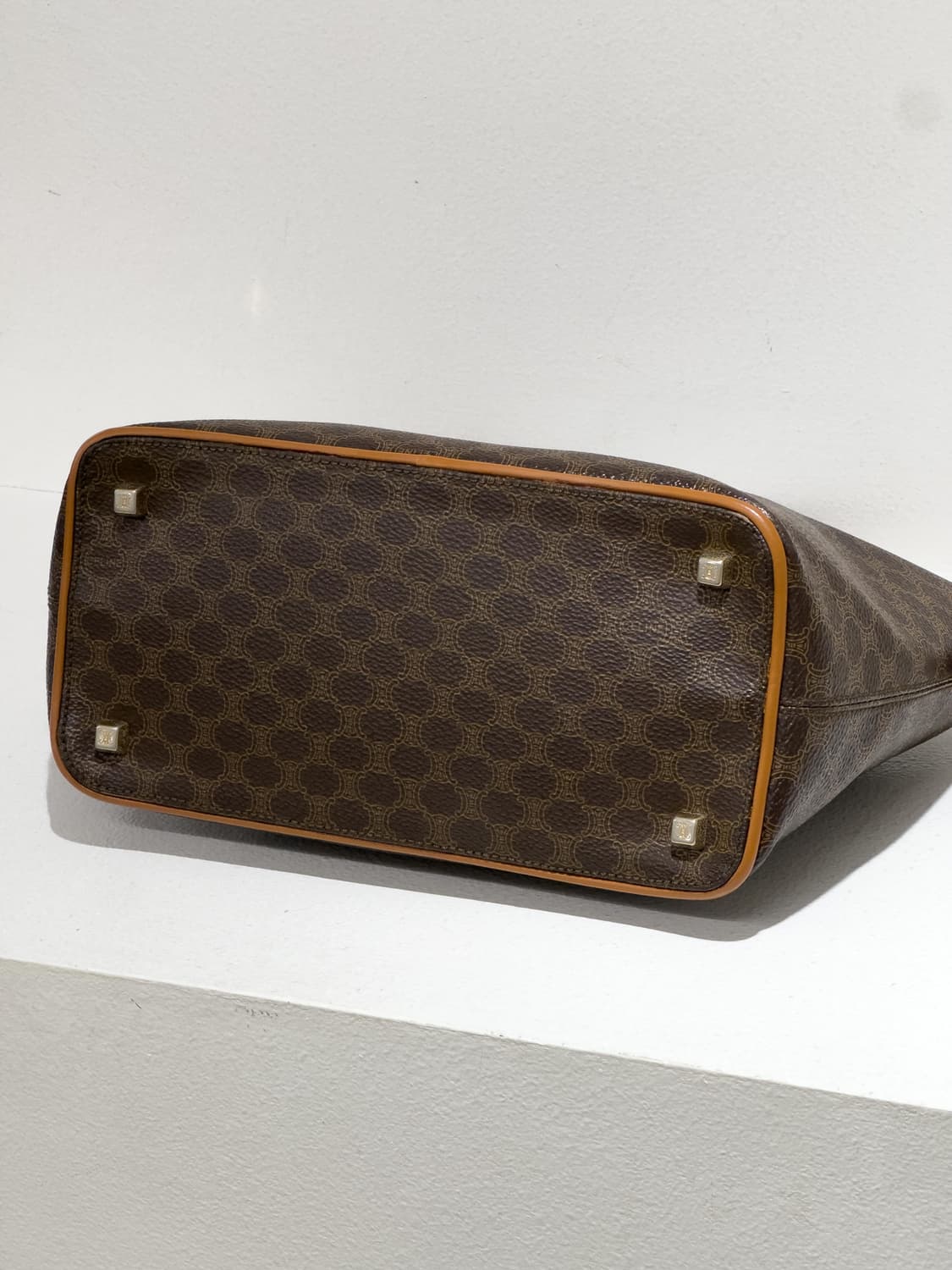 셀린느 트리오페 마카담 숄더백 상품이미지8