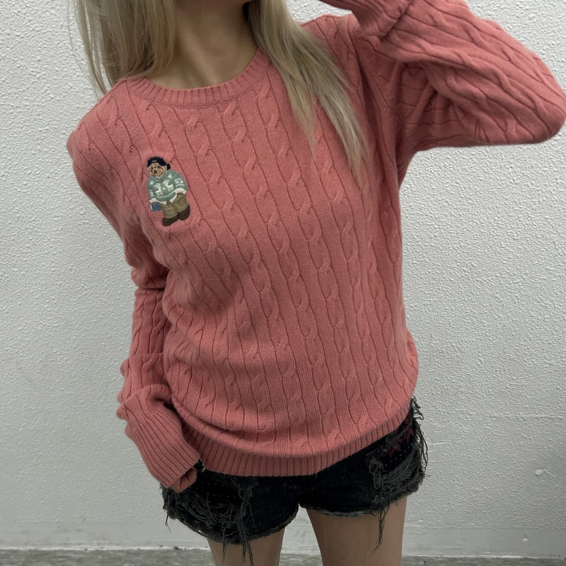 티니위니 곰돌이 로고 딸기우유맛 꽈배기 니트 M 상품이미지1