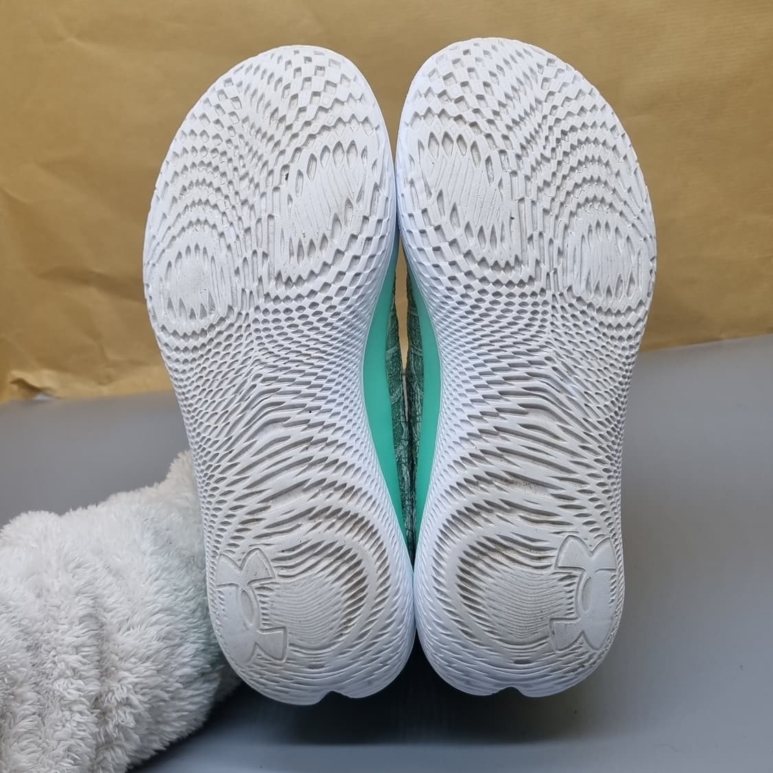 언더아머 플로우 벨로시티 윈드2 255 상품이미지3