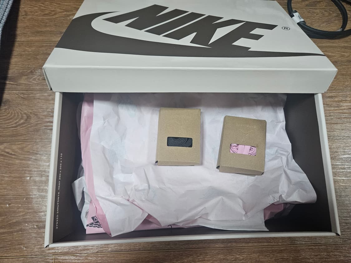 트래비스 스캇 x 나이키 조던 1 올리브 250 상품이미지6