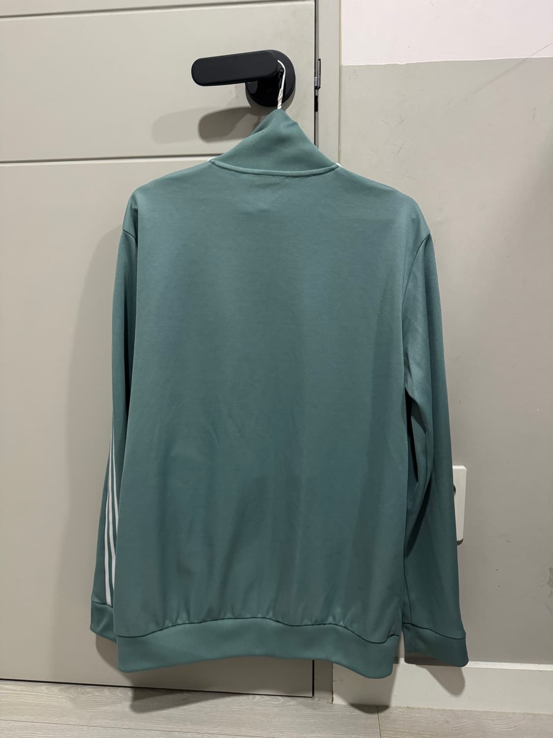 아디다스 베켄바우어 연카키색 트랙탑 상품이미지3