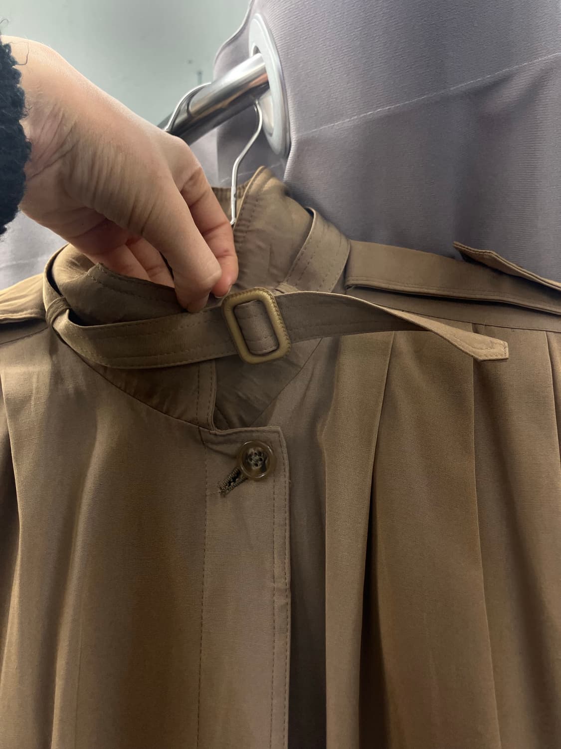 숄더핀턱 내피 트렌치코트 상품이미지3