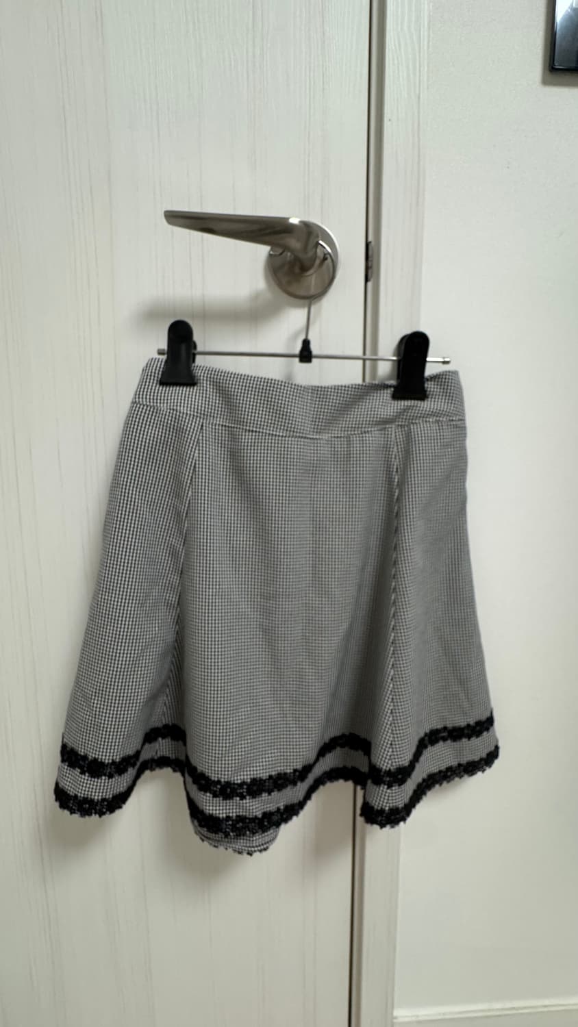 모어댄라이크 체크 패턴 A라인 미니스커트 상품이미지1