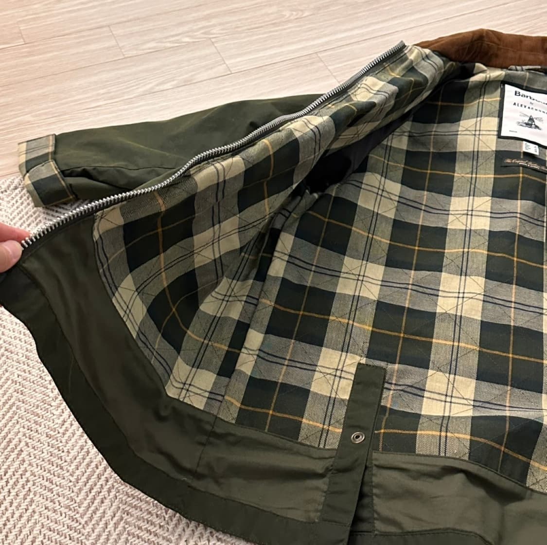 바버 알렉사청 콜라보 오버핏 왁스 자켓 (한정판) 상품이미지2