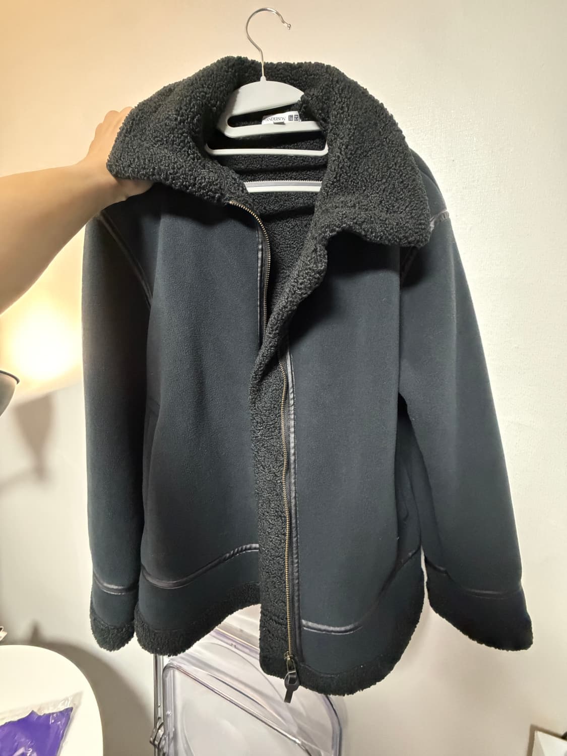 JW앤더슨 X 유니클로 무스탕 자켓 블랙 상품이미지2