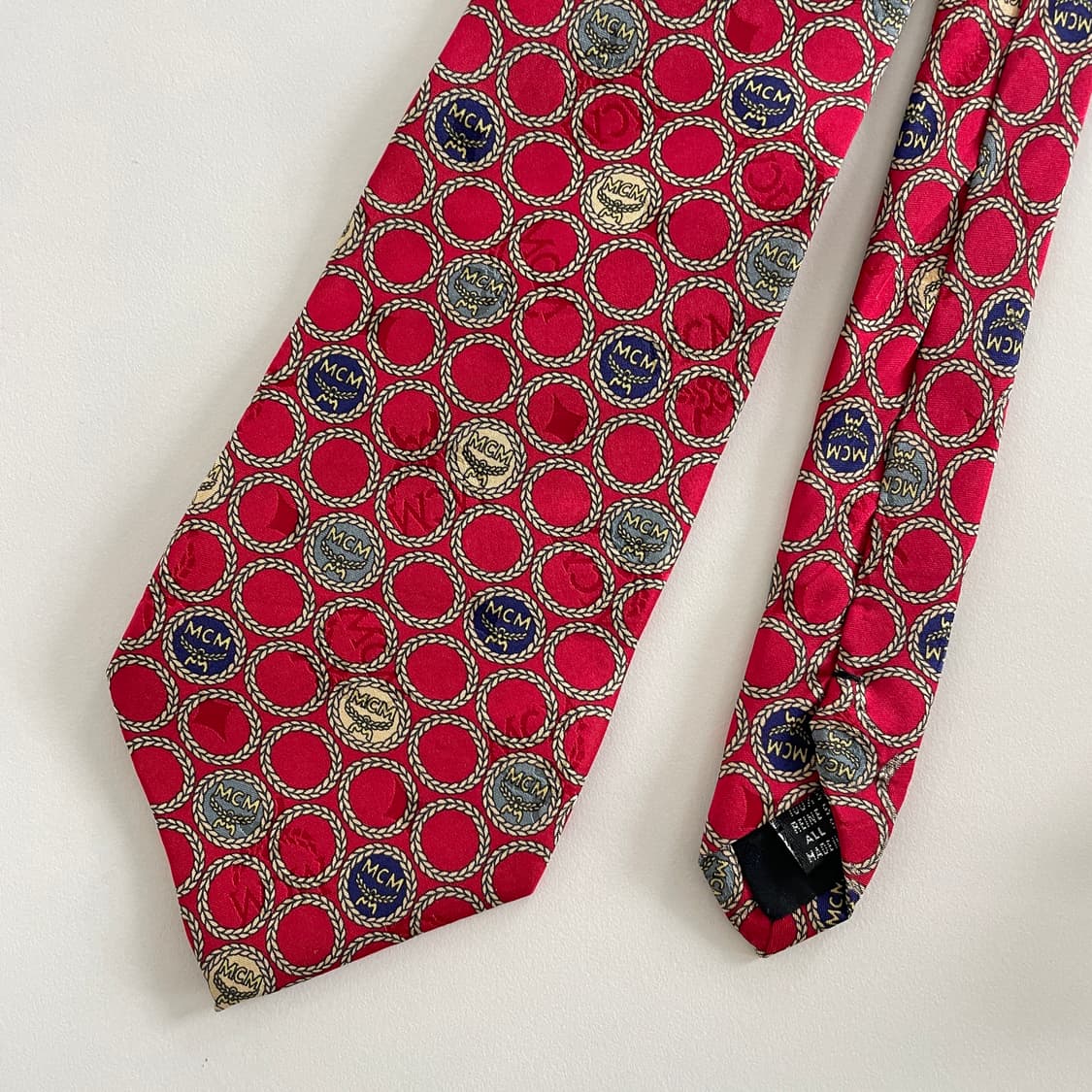 MCM 엠씨엠 레드 패턴 넥타이 상품이미지2