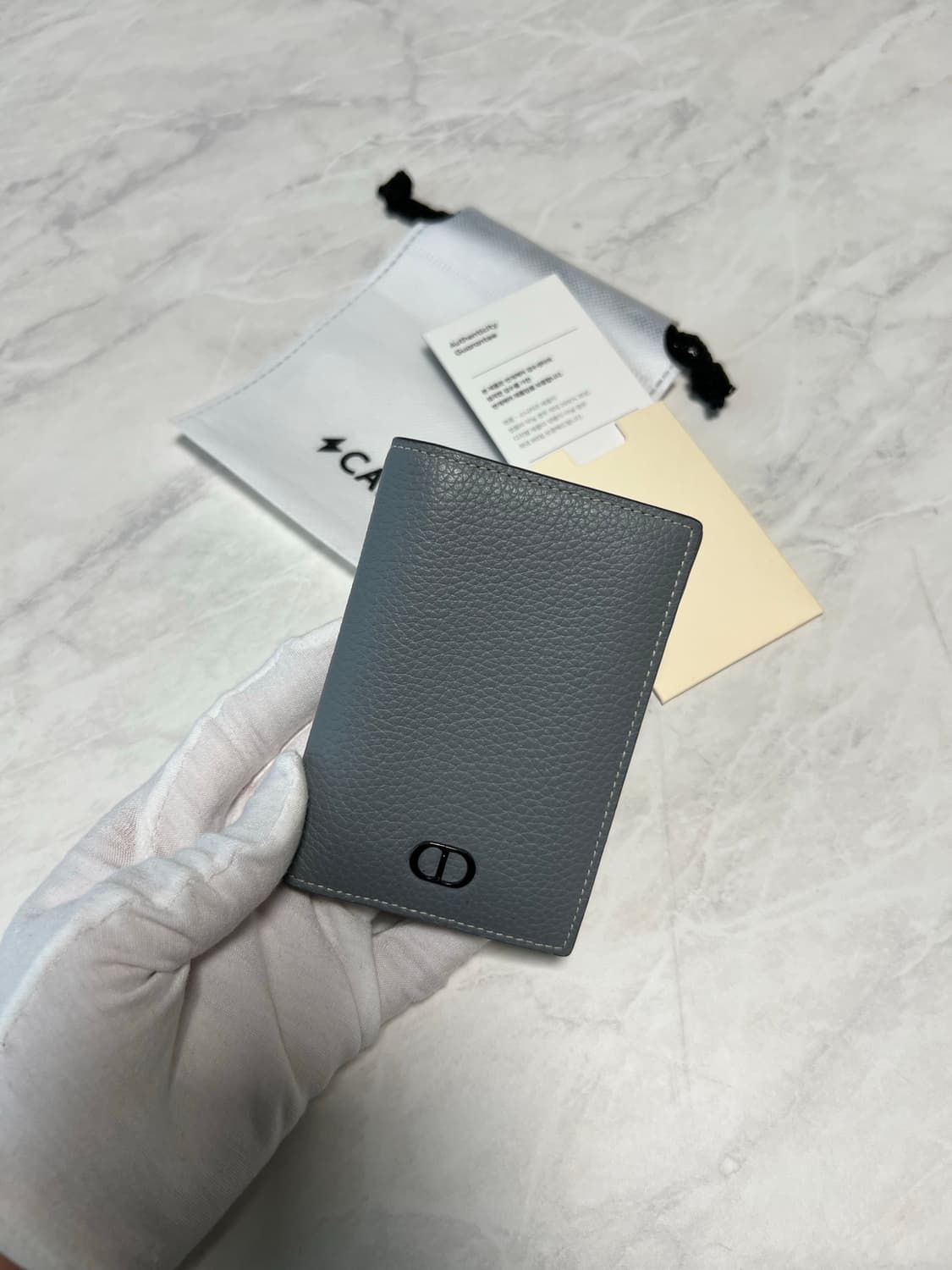 디올 CD 아이콘 버티컬 바이폴드 지갑 상품이미지1