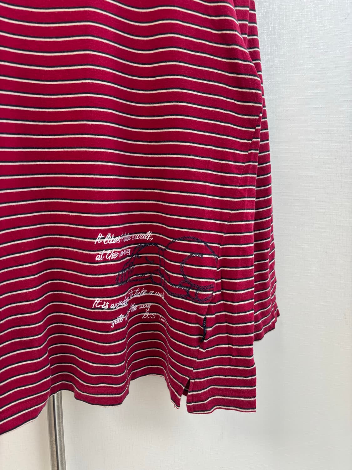 b.s saddle 레드 핑크 스트라이프 강아지 자수 긴팔티 상품이미지3