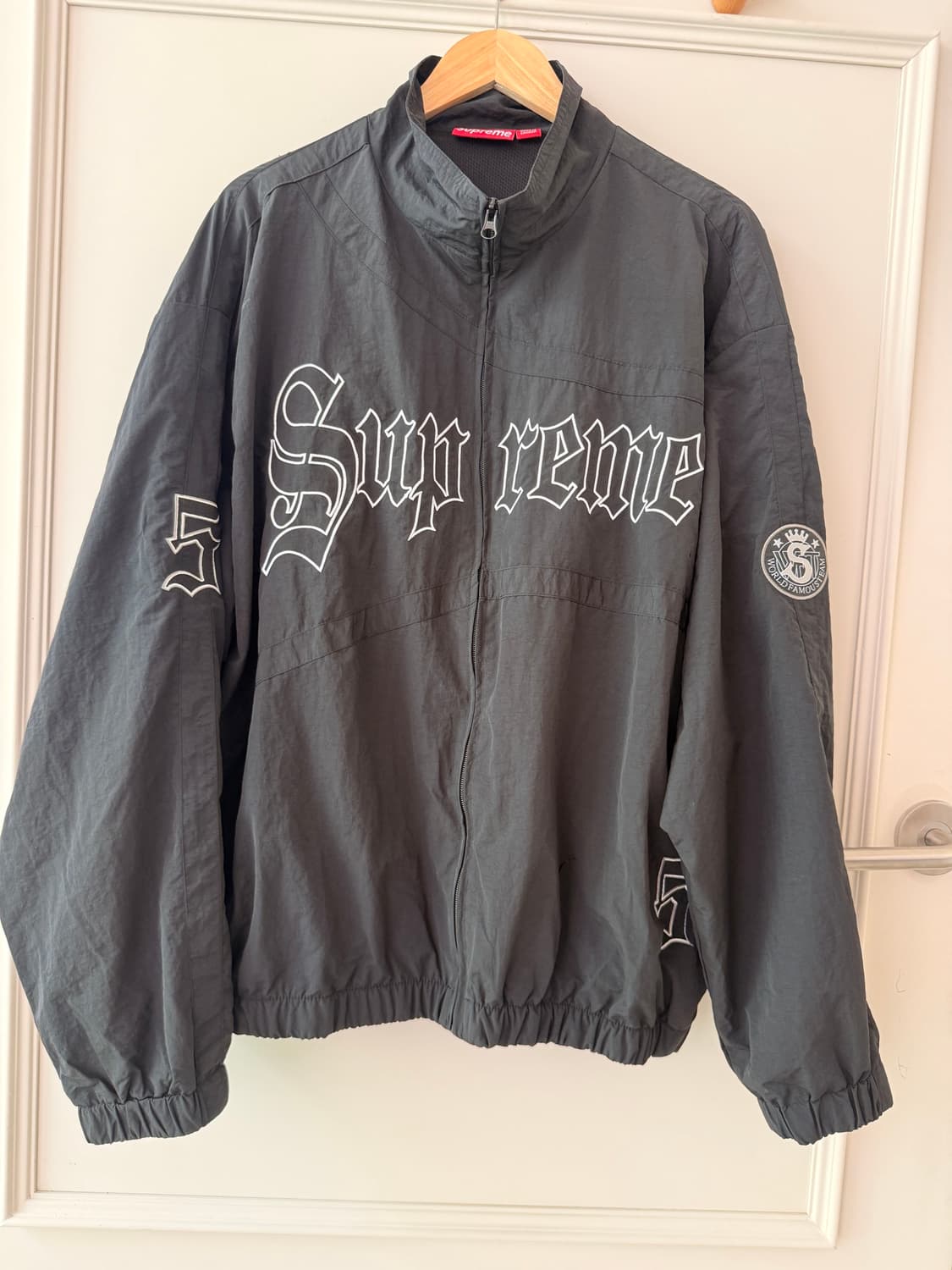  슈프림(Supreme) 올드 잉글리쉬 트랙자켓 XL -25SS 상품이미지1