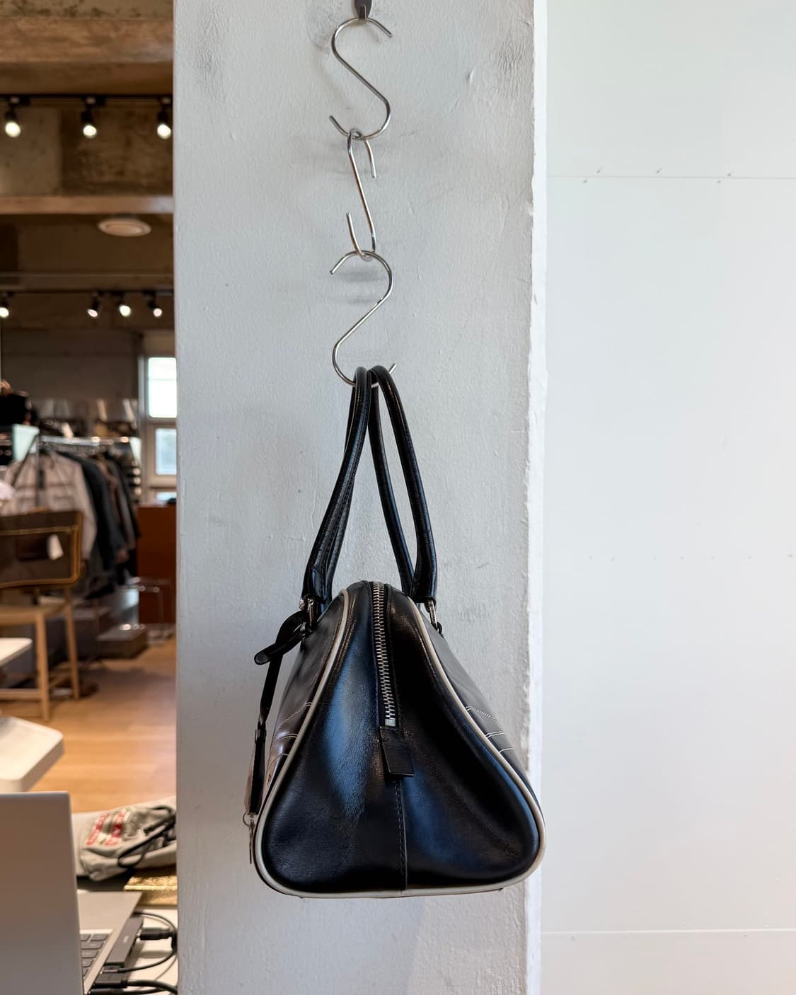 프라다 블랙 비텔로 드라이브 볼링백  상품이미지4