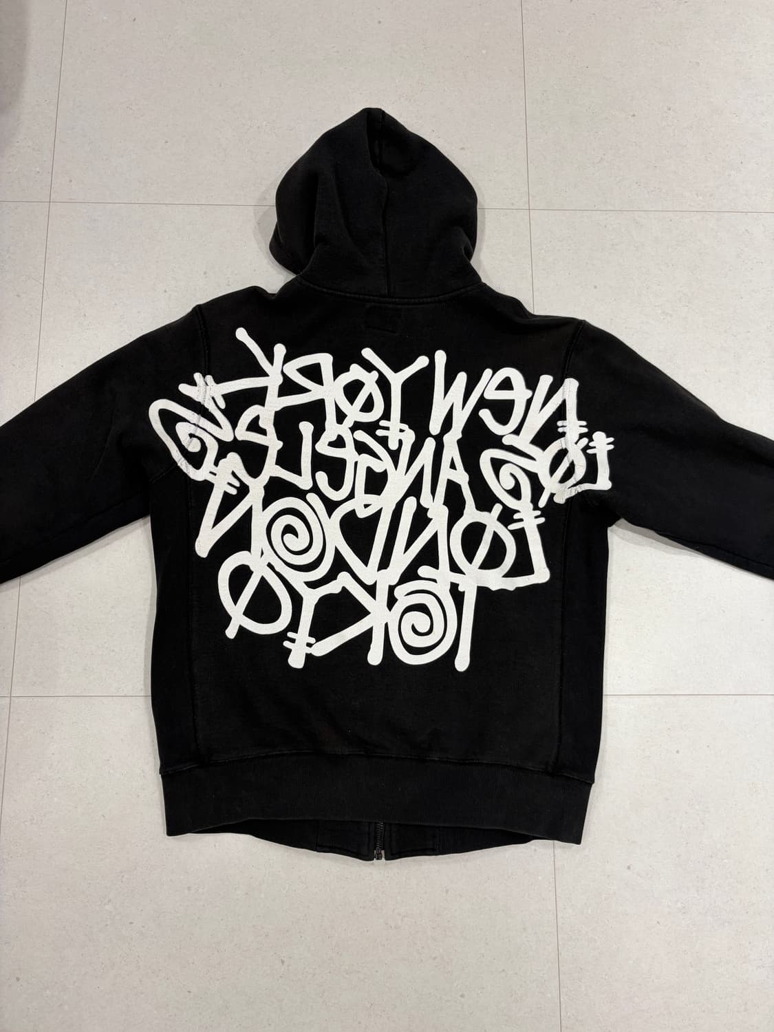 스투시 월드투어 후드 집업 상품이미지2