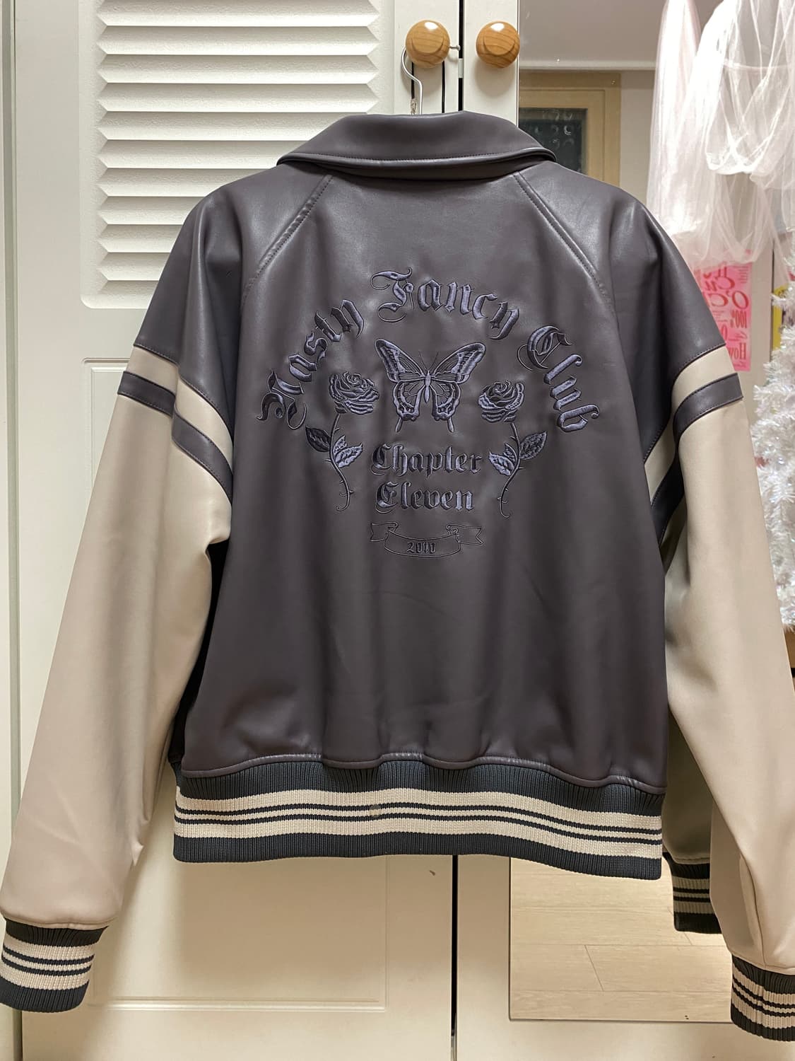 네스티팬시클럽 가죽재질 바시티재킷 상품이미지6