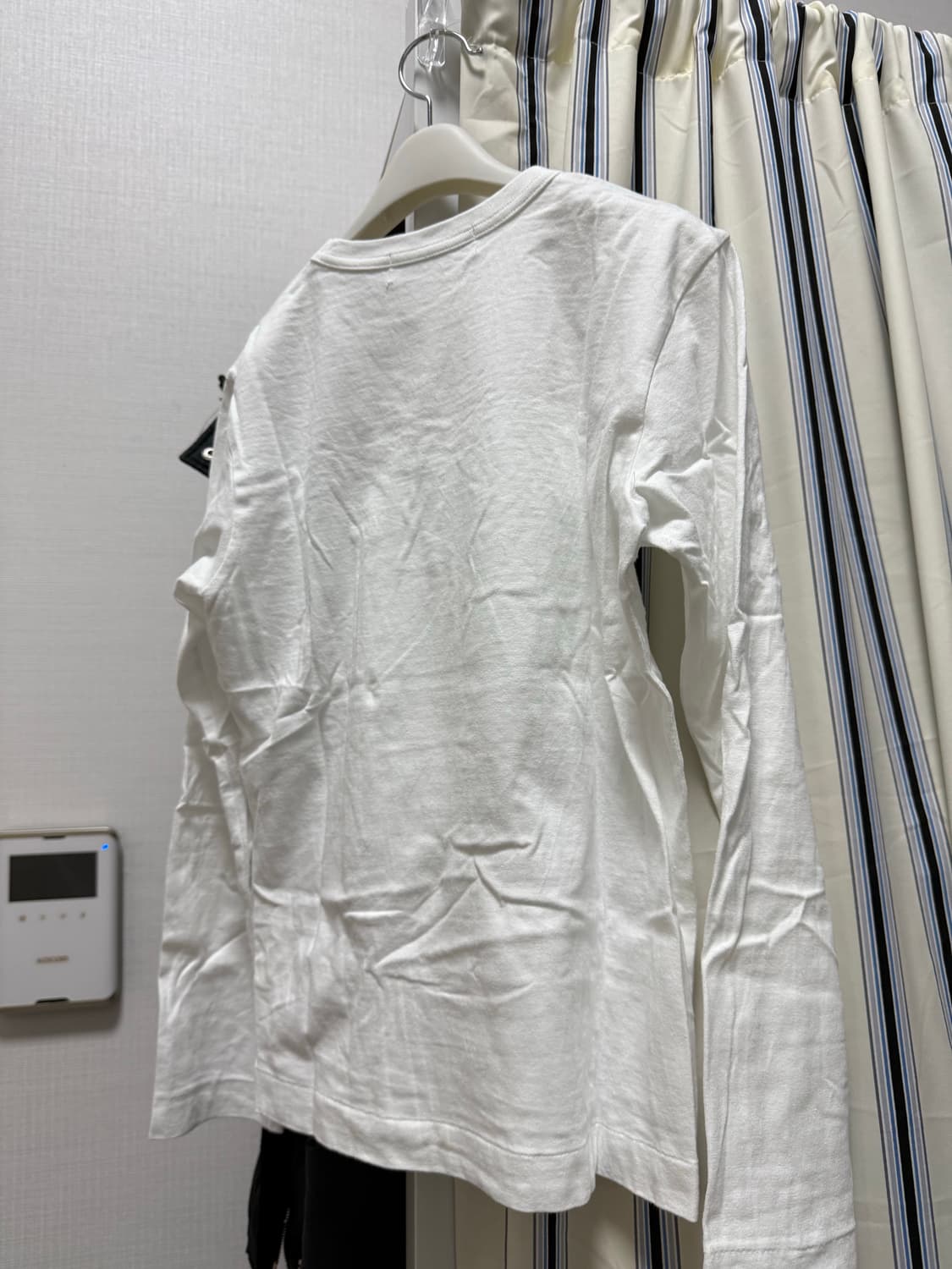 (W) 플레이 꼼데가르송 블랙 하트 롱슬리브 티셔츠 화이트 L사이즈 상품이미지3