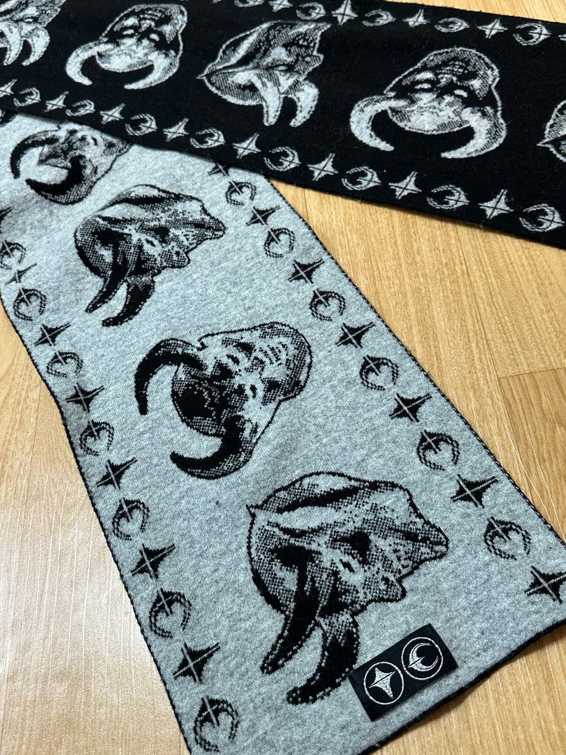 떠그클럽 사탄 머플러 상품이미지6