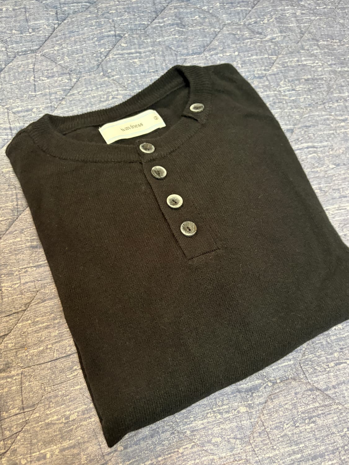 웨이비니스 헨리넥 니트 블랙 2 상품이미지1