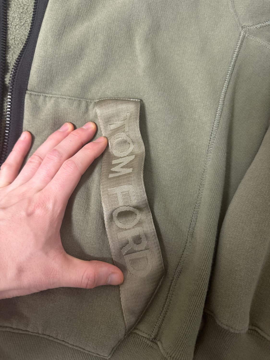 정품 톰포드 가먼트다잉 콘트라스트 후드집업 티셔츠 카키라 상품이미지4