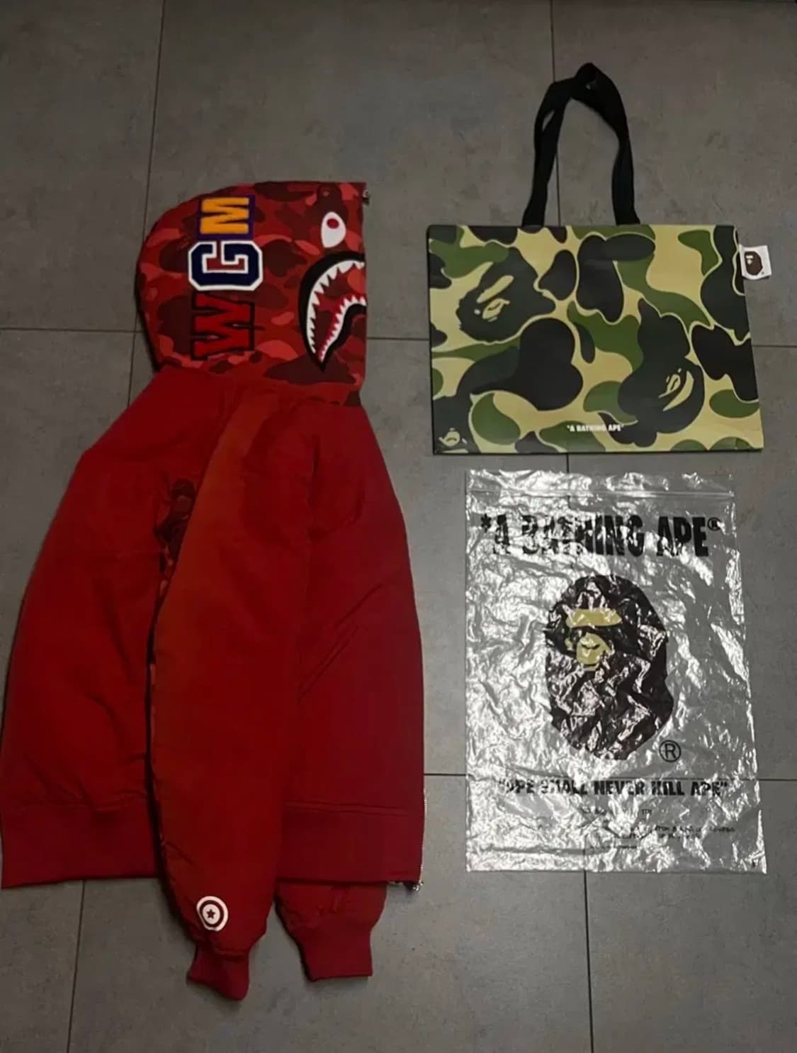 베이프 적계 패딩 샤크 후드집업 상품이미지1