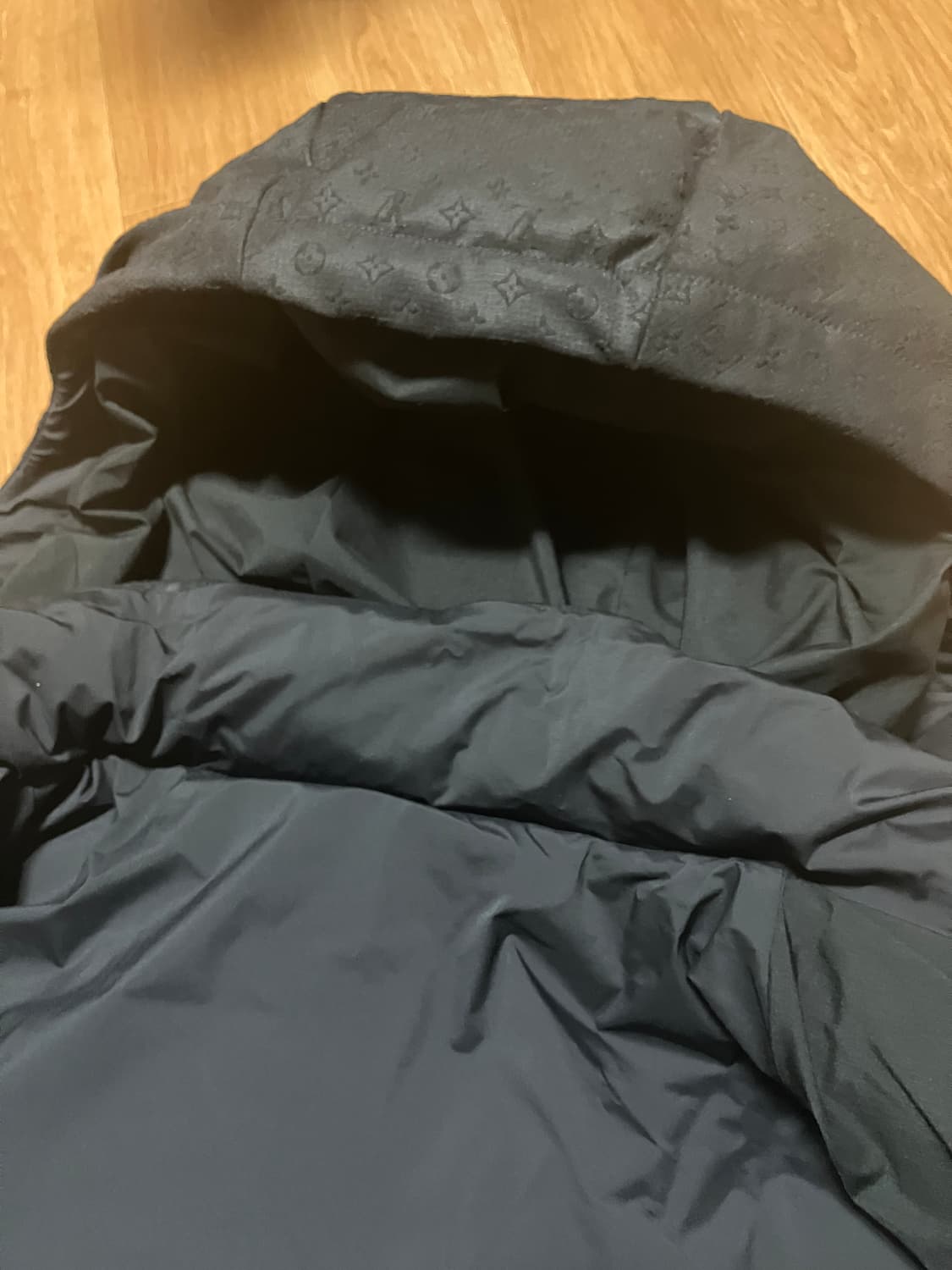 루이비통 25FW 다운 패딩 블랙 52 상품이미지4