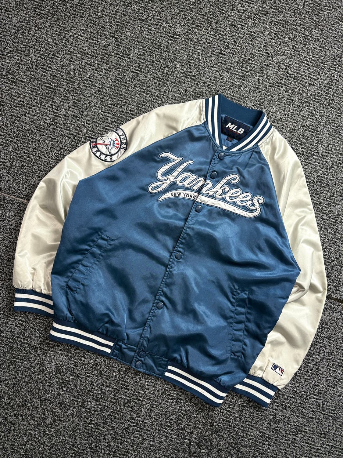 MLB 뉴욕 양키스 빅로고 사틴 바시티 점퍼 2088 상품이미지1